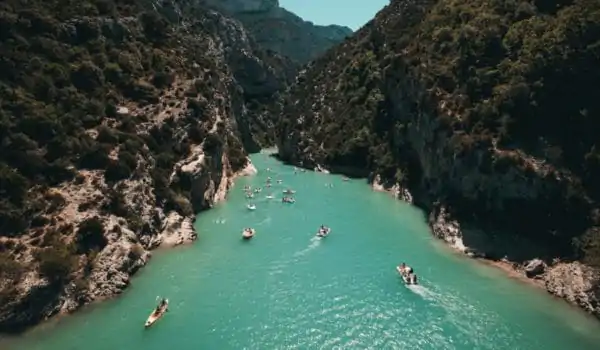 kayak-adventure-family-holiday kayak-adventure-family-holiday