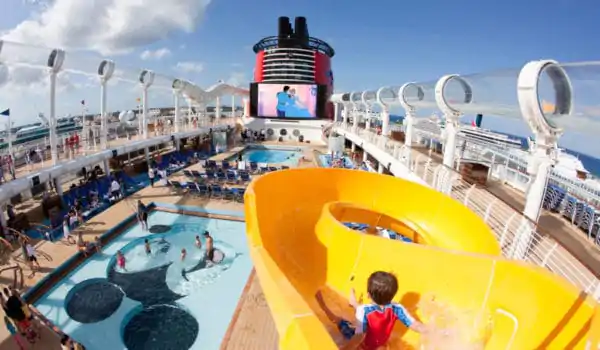 cruise-ship-family-disney-1024x683 cruise-ship-family-disney-1024x683